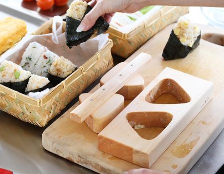Khuôn làm cơm nắm Nhật Bản và nghệ thuật Onigiri