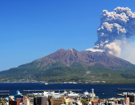 Sakurajima Nhật Bản: Khám phá hòn đảo núi lửa huyền thoại giữa vịnh Kinko