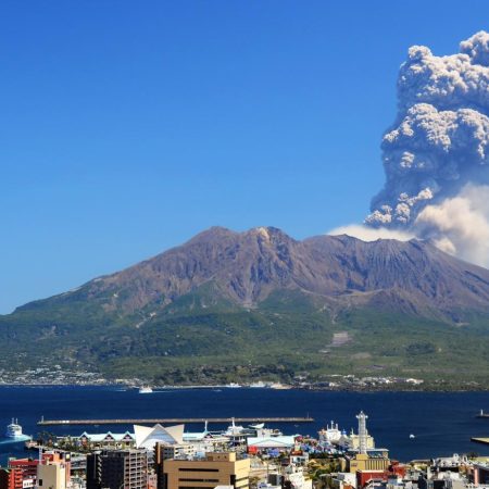 Sakurajima Nhật Bản: Khám phá hòn đảo núi lửa huyền thoại giữa vịnh Kinko